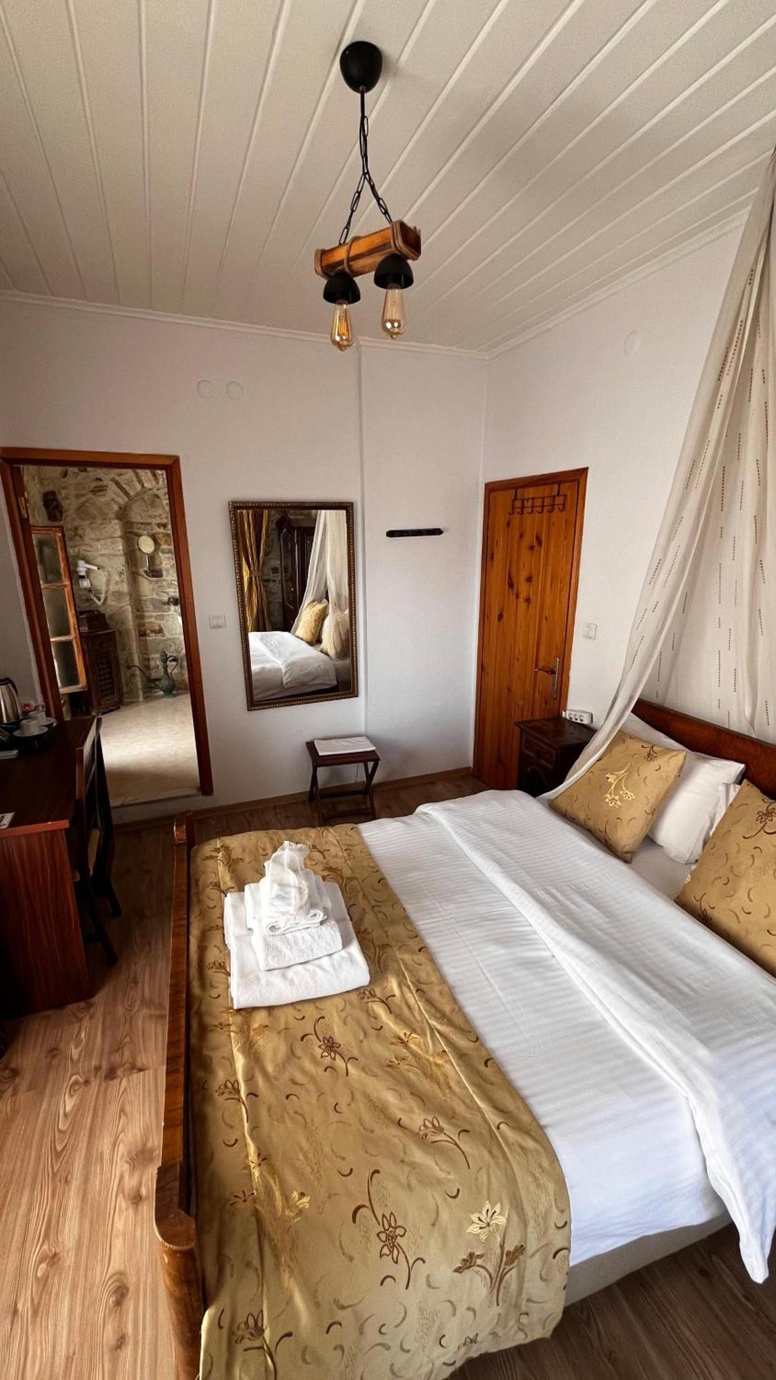 Foca Antik Otel ภายนอก รูปภาพ