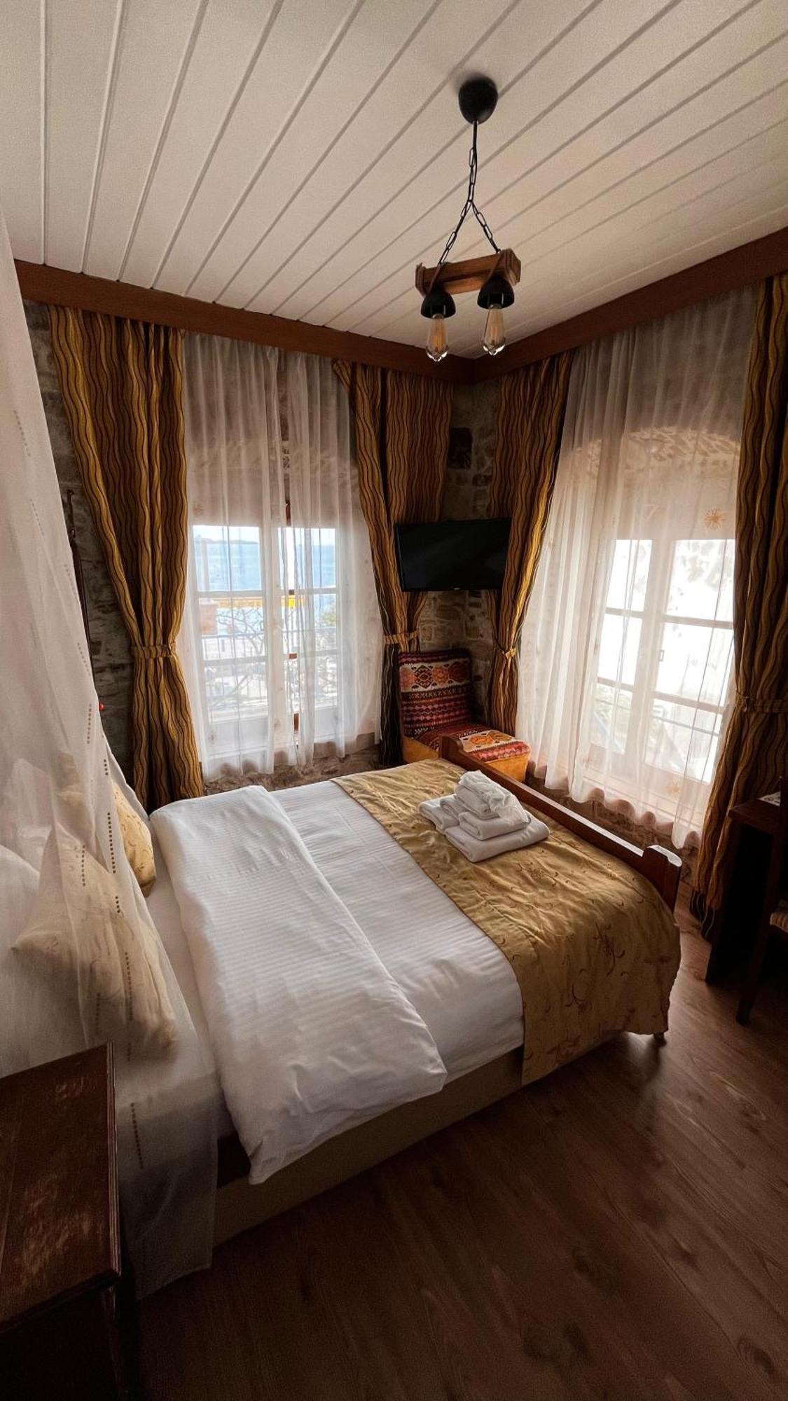 Foca Antik Otel ภายนอก รูปภาพ
